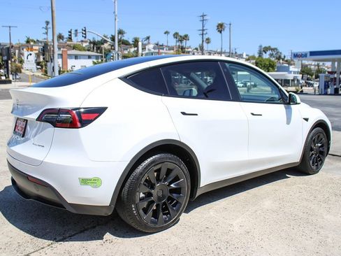 Used 2023 Tesla Model Y Long Range AWD/4WD image 6