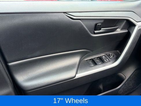 Used 2019 Toyota RAV4 LE AWD/4WD image 32