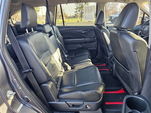 Used 2016 Honda Pilot Touring image 12