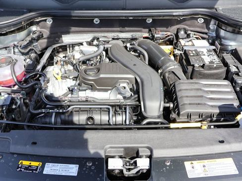 Used 2025 Volkswagen Taos SE image 39