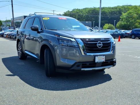 Certified 2024 Nissan Pathfinder Platinum w/ Cargo Package AWD/4WD image 3