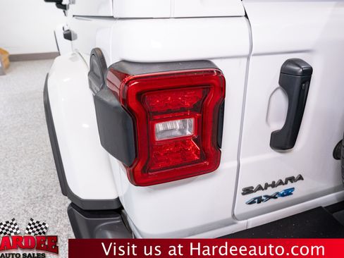 Used 2025 Jeep Wrangler Sahara w/ Safety Group image 9