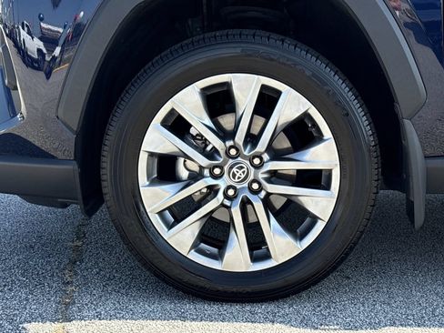 Used 2025 Toyota RAV4 XLE Premium FWD image 34