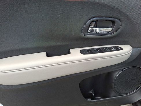 Used 2019 Honda HR-V LX image 12