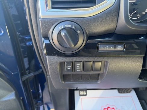 Used 2021 Nissan Titan SV w/ SV Convenience Package image 19