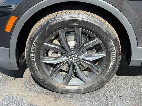 Certified 2024 Volkswagen Tiguan SE AWD/4WD image 10