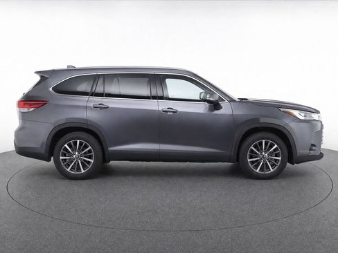 Used 2019 Toyota Highlander XLE FWD image 8