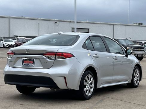 Used 2025 Toyota Corolla LE FWD image 4