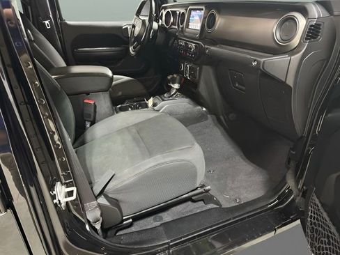 Used 2020 Jeep Gladiator Sport w/ Technology Group AWD/4WD image 32