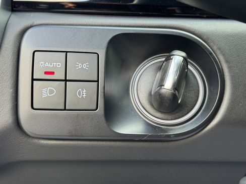 Used 2022 Porsche Cayenne GTS w/ Premium Package image 18