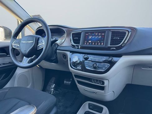 Used 2023 Chrysler Voyager LX FWD image 14