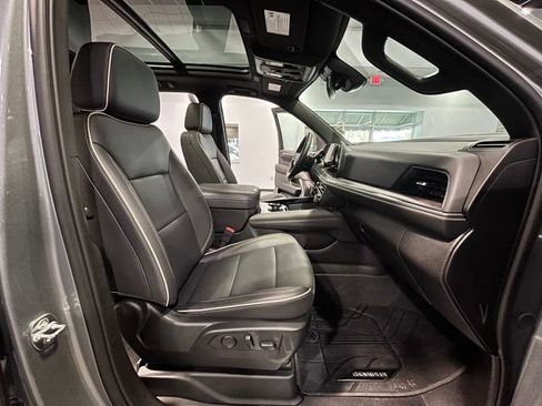Used 2025 Chevrolet Suburban Premier w/ Sun And Tow Package AWD/4WD image 12
