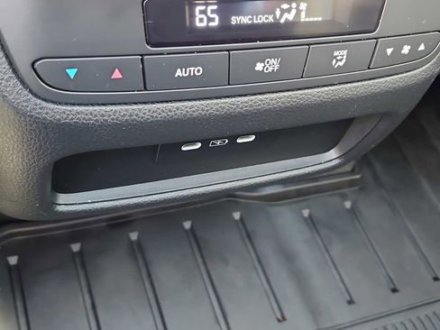 Certified 2025 Honda Pilot Touring image 22
