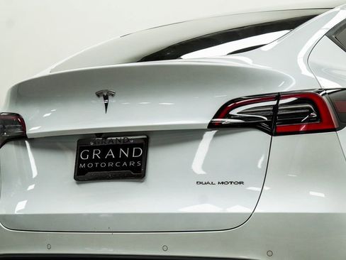 Used 2021 Tesla Model Y Long Range image 12