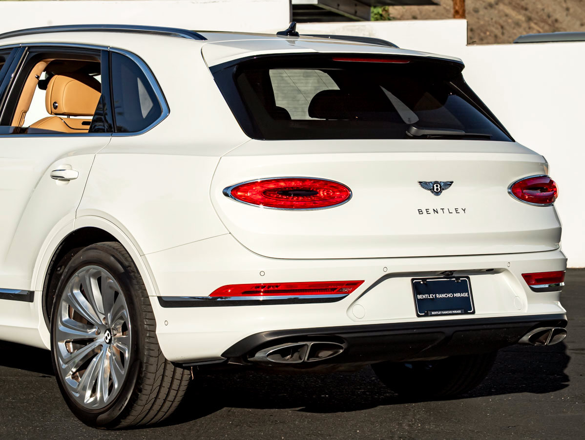 Used 2023 Bentley Bentayga AWD/4WD image 14