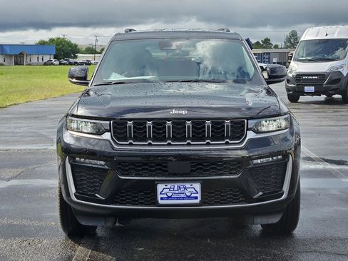 New 2026 Jeep Grand Cherokee L Limited RWD image 2