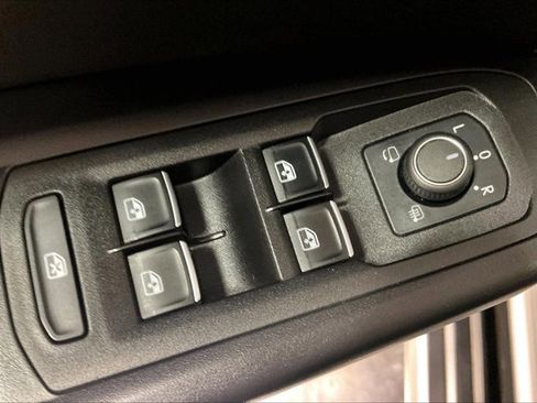 Used 2019 Volkswagen Atlas SEL Premium image 39