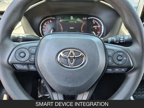 Used 2025 Toyota RAV4 XLE AWD/4WD image 12