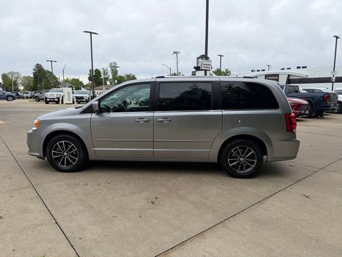 Used 2017 Dodge Grand Caravan SXT FWD image 8