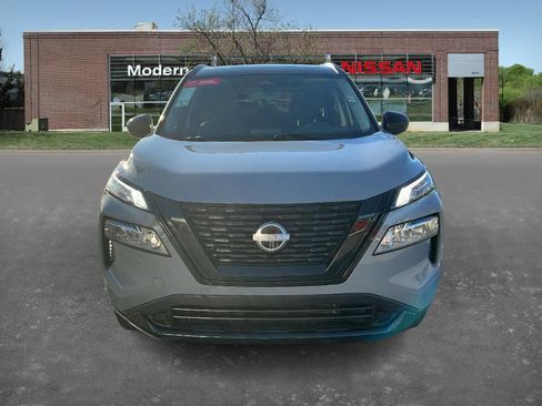 Used 2023 Nissan Rogue SV w/ SV Premium B Package image 5