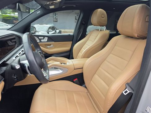 Used 2024 Mercedes-Benz GLS 450 4MATIC image 10