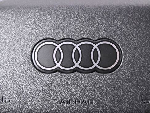 Used 2022 Audi Q4 e-tron Prestige image 37