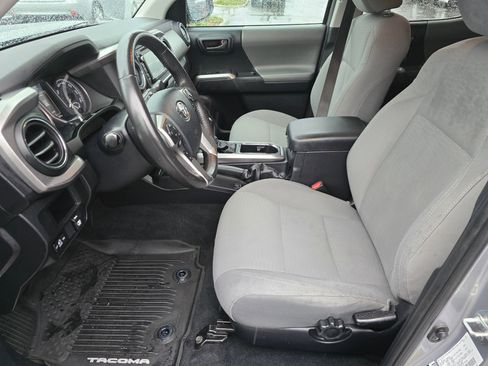 Used 2017 Toyota Tacoma SR5 image 25