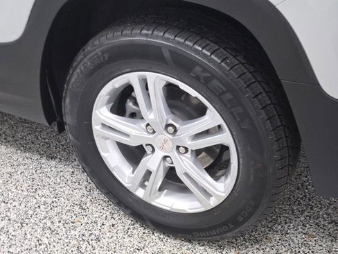 Used 2022 GMC Terrain SLE w/ Driver Convenience Package image 17