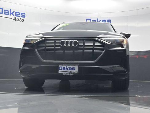 Used 2022 Audi e-tron Premium w/ Convenience Plus Package AWD/4WD image 38