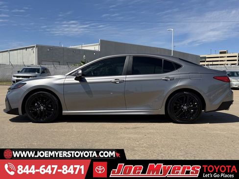 Used 2025 Toyota Camry SE w/ Convenience Package image 6