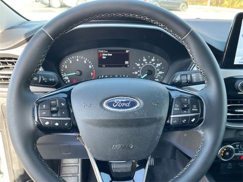 Used 2022 Ford Escape SE w/ SE Sport Appearance Package image 11