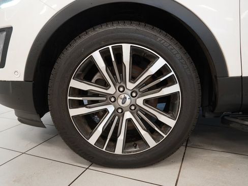 Used 2017 Ford Explorer Platinum image 16