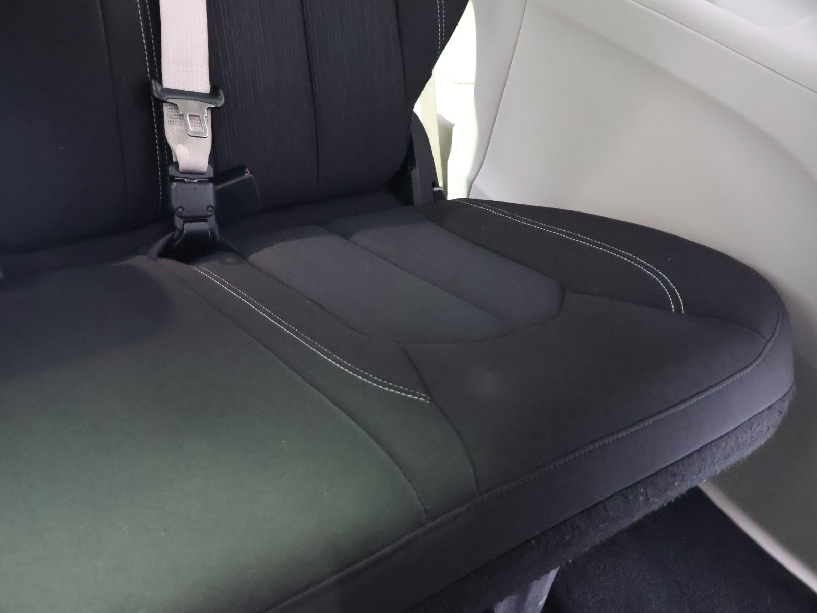 Used 2023 Chrysler Voyager LX FWD image 34
