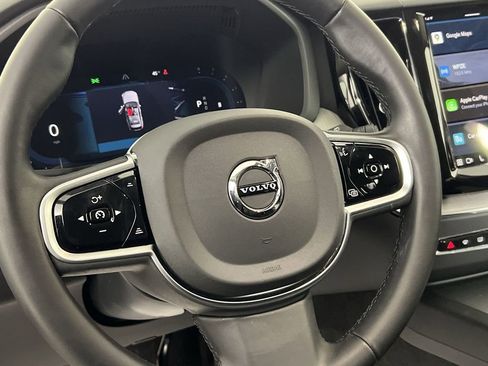 Used 2025 Volvo XC60 B5 Plus image 12
