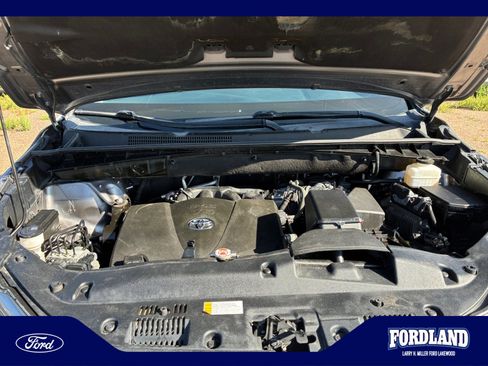 Used 2019 Toyota Highlander XLE AWD/4WD image 21