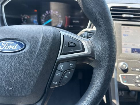 Used 2020 Ford Fusion SE FWD image 33