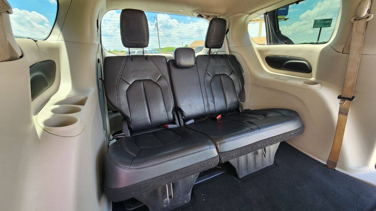 Used 2022 Chrysler Pacifica Touring-L FWD image 24