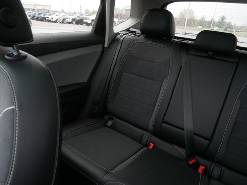 Used 2023 Volkswagen Taos SE w/ Panoramic Sunroof Package AWD/4WD image 12