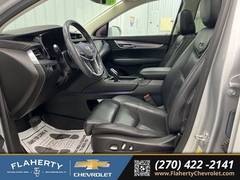 Used 2017 Cadillac XT5 Luxury image 9