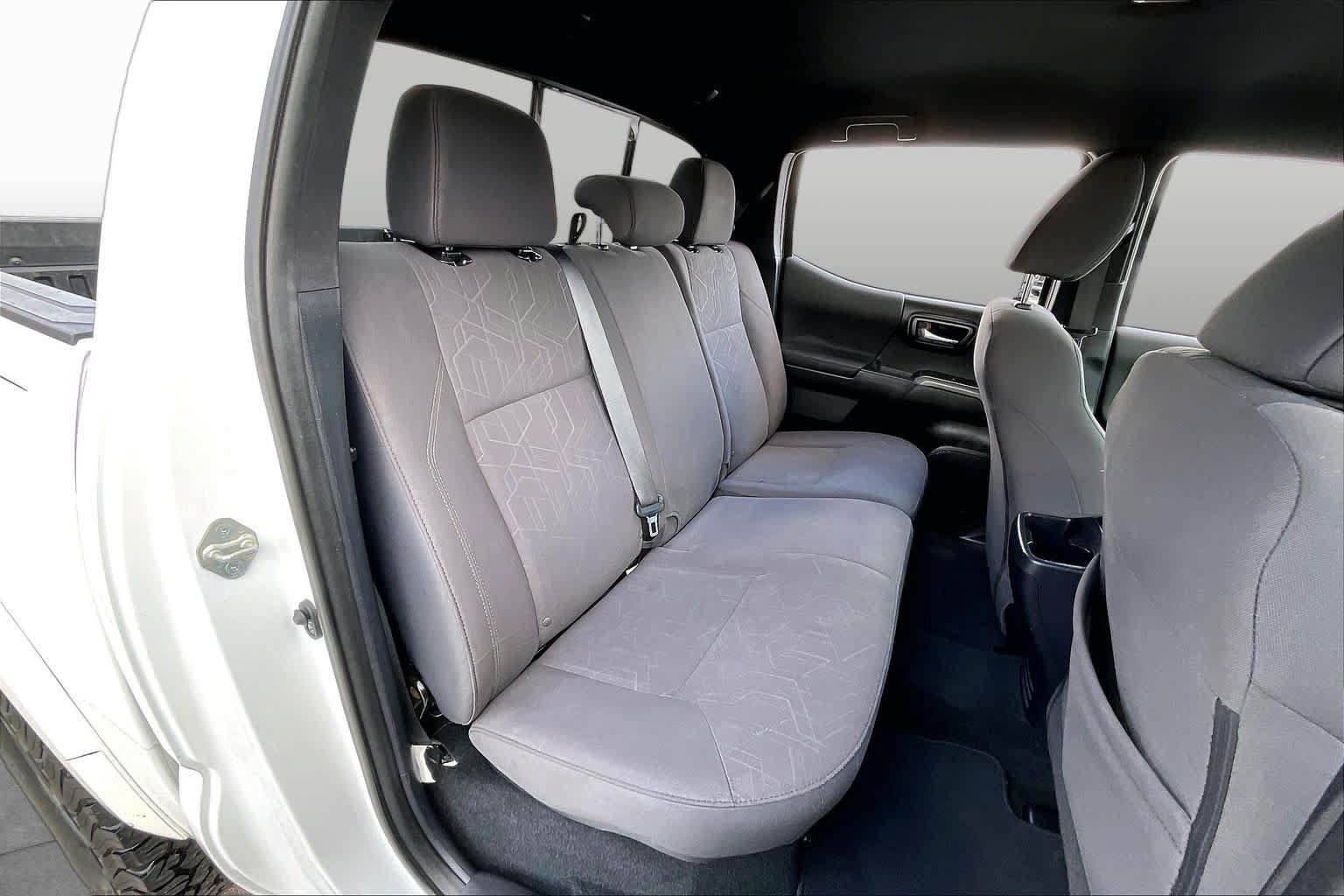 Used 2018 Toyota Tacoma TRD Sport w/ Technology Package RWD image 19