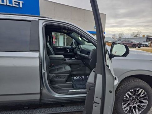 Used 2025 Chevrolet Suburban Z71 w/ Comfort Package image 22