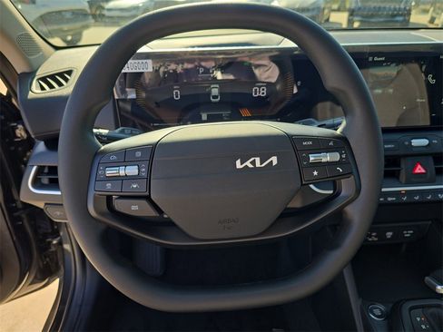 New 2025 Kia K4 LXS image 31