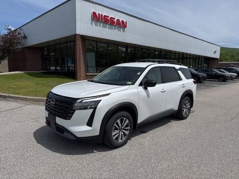 New 2026 Nissan Pathfinder SL AWD/4WD image 1