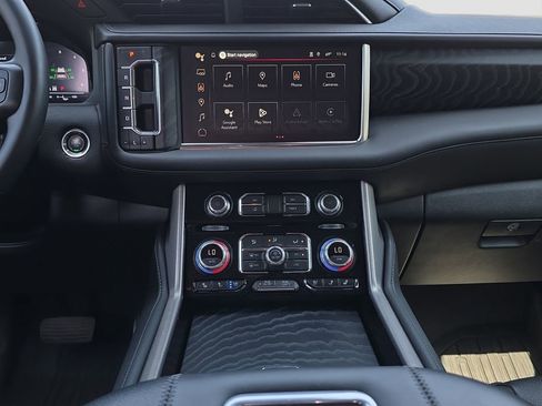 Used 2023 GMC Yukon XL Denali AWD/4WD image 14
