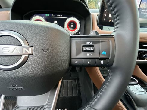 Used 2025 Nissan Rogue Platinum w/ Platinum Premium Package image 20