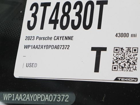 Used 2023 Porsche Cayenne Platinum Edition AWD/4WD image 31