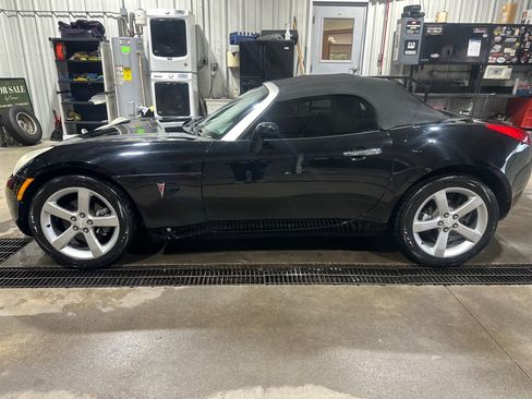 Used 2007 Pontiac Solstice Convertible w/ Convenience Package image 4