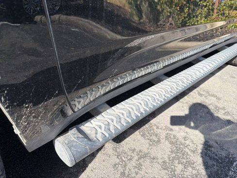 Used 2025 Chevrolet Suburban Z71 image 25