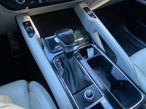 Used 2020 Kia Telluride SX w/ Towing Package FWD image 34