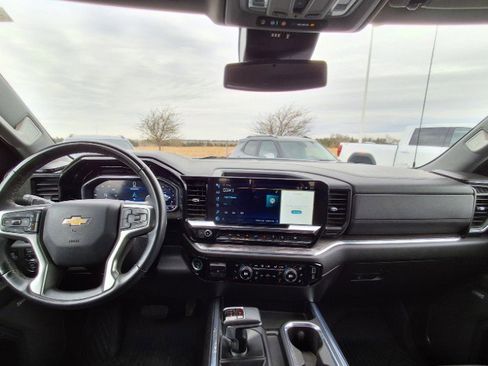 Used 2024 Chevrolet Silverado 1500 LTZ image 17